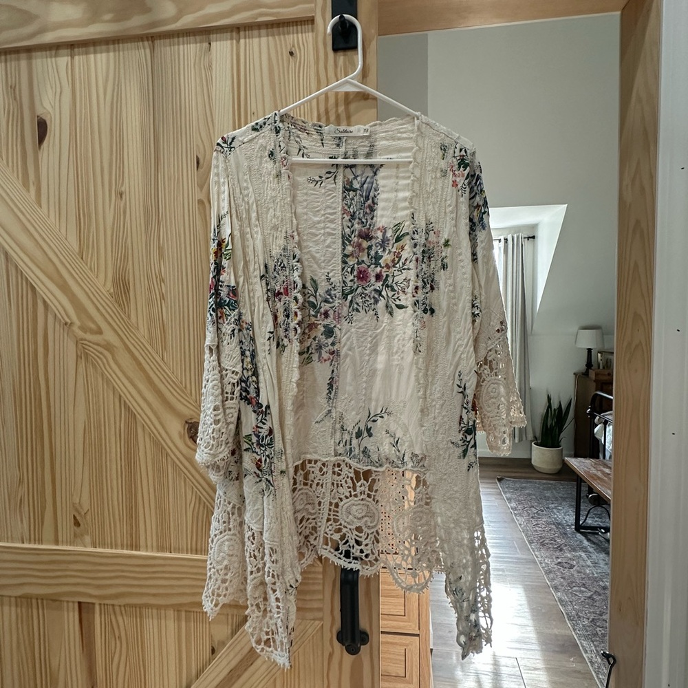 Solitaire Multicolor Floral Lace Top